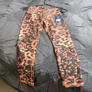 Marika leopard Capri pants sz S